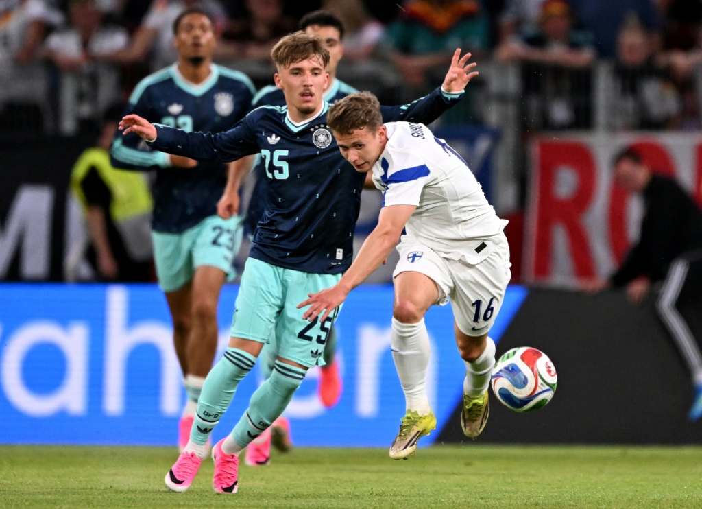 سيغيب مهاجم المنتخب الألماني لينارت كارل عن كأس العالم بعد تعرضه لإصابة خلال التدريبات ( ا ف ب)