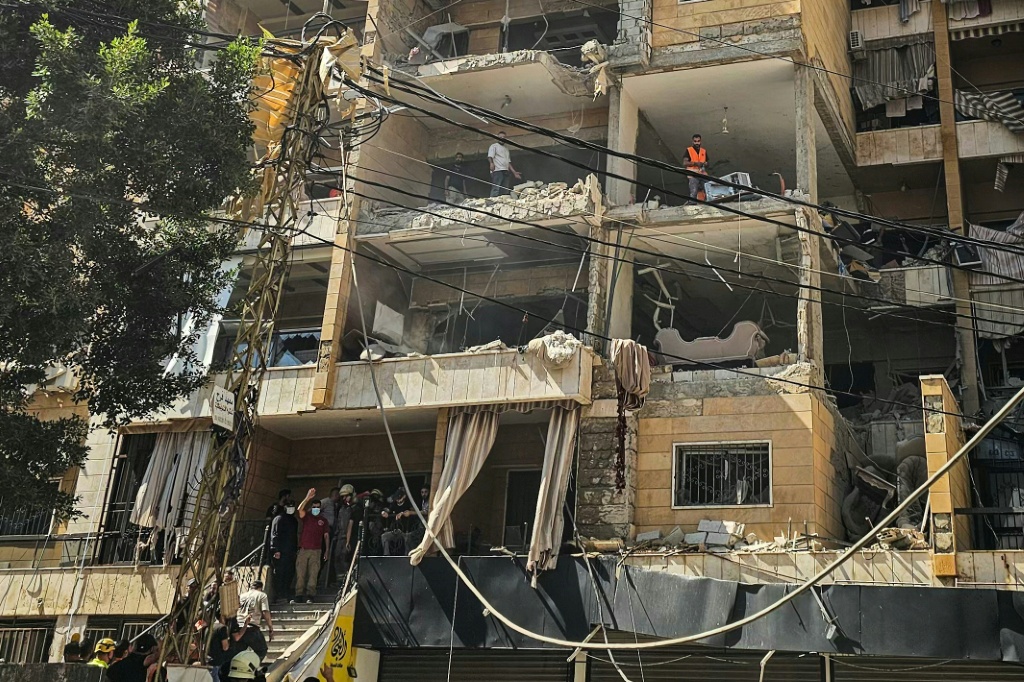 مبنى متضرر جراء غارة إسرائيلية في الضاحية الجنوبية لبيروت في السابع من حزيران/يونيو2026 ( ا ف ب)