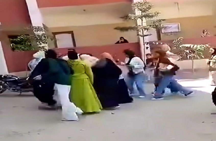 اعتداء على معلمة مصرية لفظيا وجسديا لرفضها الغش بالامتحانات والأمن يتحرك (لقطة فيديو متداوال على مواقع التواصل الاجتماعي)