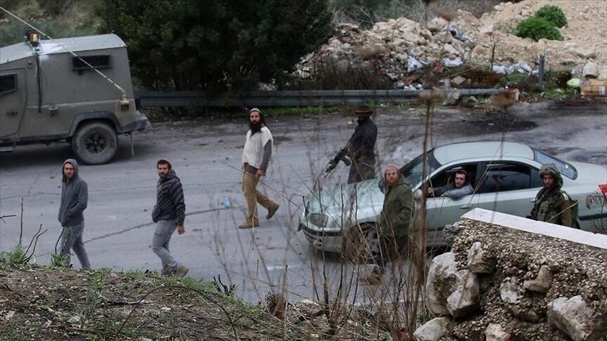 ذكرت المصادر أن تحطيم أنابيب المياه تسبب بانقطاع المياه عن القرية. (الاناضول)