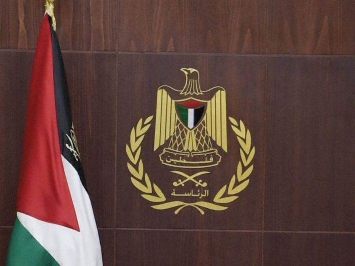 اعتبرت الرئاسة، في بيان، هذه الخطوات أحادية الجانب، مشددة على أنها مرفوضة ومدانة ومخالفة للاتفاقيات الموقعة مع الجانب الإسرائيلي، وللشرعية الدولية والقانون الدولي الذي يمنع المساس بالوضع القائم لأرض دولة فلسطين تحت الاحتلال (قنا)