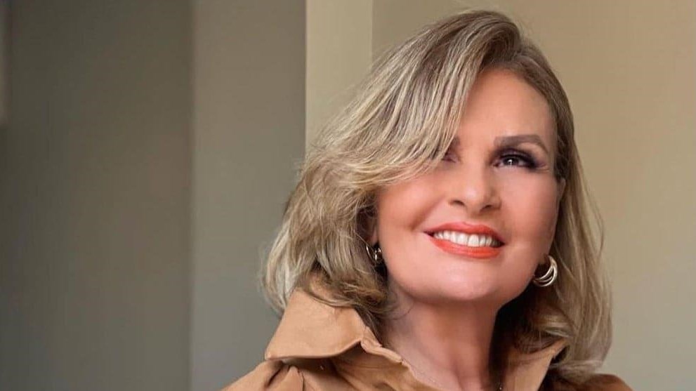 (حدوتة مصرية).. توثيق أدبي لمسيرة يسرا الفنية (زهرة الخليج)