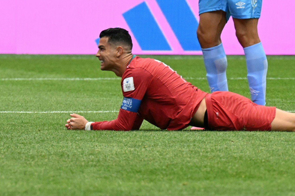 النجم البرتغالي كريستيانو رونالدو يتجهم خلال مباراة فريقه ضد جمهورية الكونغو الديمقراطية في كأس العالم في هيوستن في 17 حزيران/يونيو 2026 (ا ف ب)