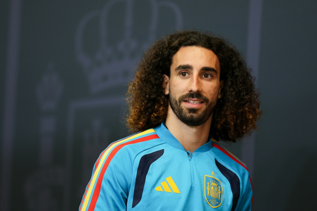 لاعب المنتخب الإسباني مارك كوكوريّا قبل المؤتمر الصحافي في بايلور سكول خلال كأس العالم 2026 لكرة القدم. تينيسي، في 18 حزيران/يونيو 2026. (ا ف ب)
