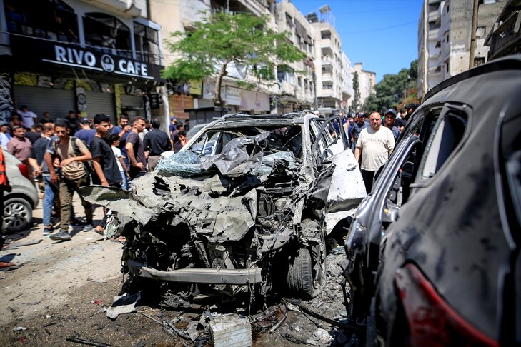قال المصدر إن الخواجا يعمل مسعفاً في وزارة الصحة بقطاع غزة، فيما لم يصدر تعليق فوري من الوزارة بشأن مقتله (الاناضول)