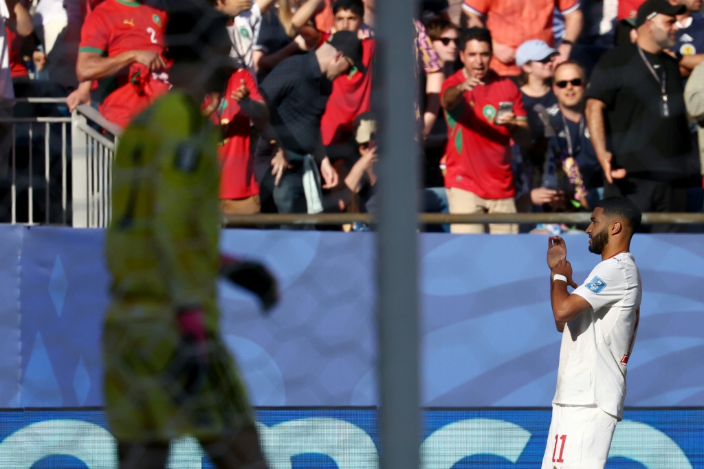 مهاجم المنتخب المغربي اسماعيل صيباري يحتفل بهدف الفوز في مرمى اسكتلندا (1-0) في الجولة الثانية من منافسات المجموعة الثالثة من مونديال أميركا الشمالية على ملعب بوسطن في فوكسبورو في 19 حزيران/يونيو 2026 (ا ف ب)