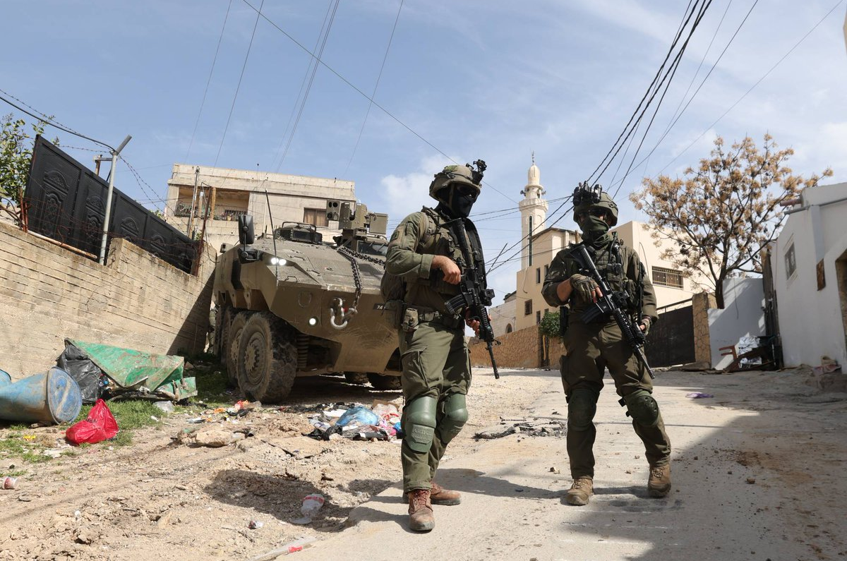 أدانت وزارة الأوقاف الفلسطينية اقتحام مستعمرين مسجد الرأس، ورفع الأعلام الإسرائيلية على جدرانه وأسطحه، إلى جانب منع المصلين من الوصول إليه (قنا)