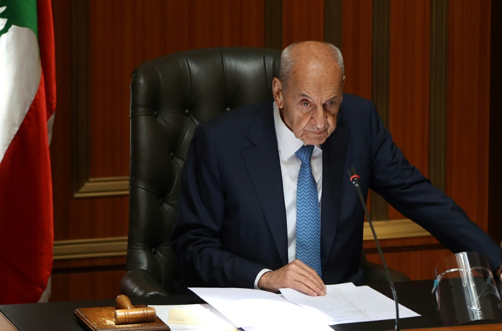 وأضاف رئيس البرلمان اللبناني "كن في الفتنة كابن اللبون لا ظهرا فيُركب ولا ضرعا فيُحلب" (ا ف ب)
