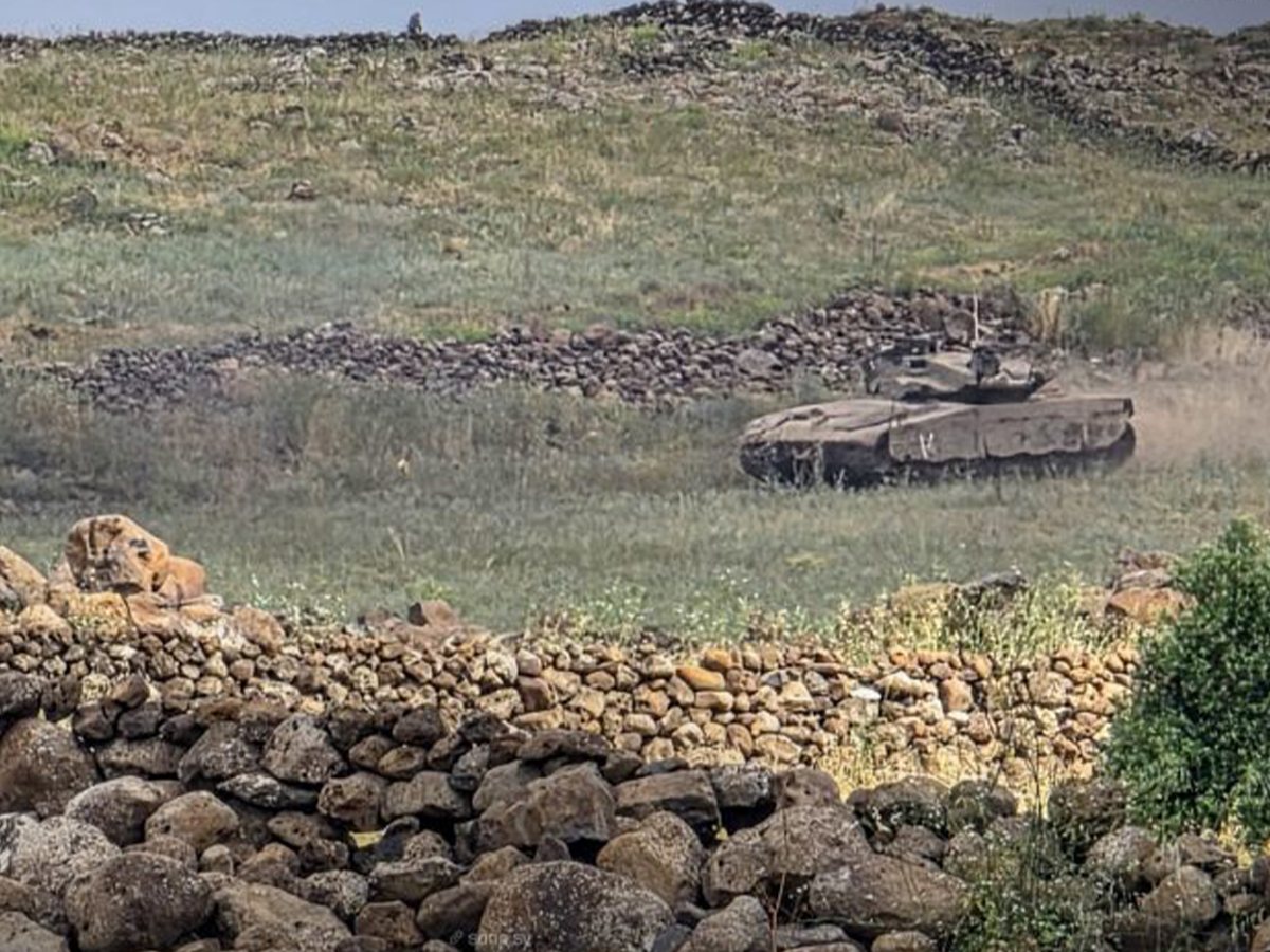 أفادت مصادر محلية بانسحاب القوة التابعة لجيش الاحتلال من القرية بعد توغل استمر أكثر من ساعتين قامت خلاله بتفتيش عدد من المنازل قبل أن تعود إلى مواقعها خارج القرية (قنا)