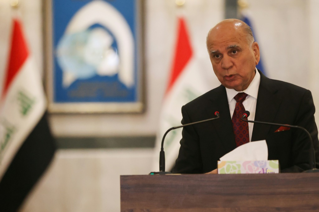 وزير الخارجية العراقي فؤاد حسين خلال مؤتمر صحافي في بغداد في الخامس من شباط/فبراير 2026 (ا ف ب)
