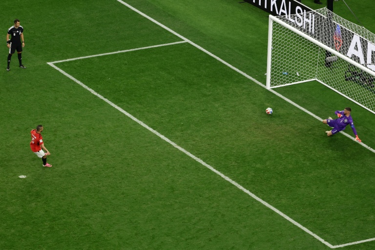 رامي ربيعة يسجل ركلة ترجيح لمصر في مرمى أستراليا في دور الـ32 من نهائيات كأس العالم 2026 لكرة القدم. أرلينغتون قرب دالاس، في 3 تموز/يوليو 2026 (أ ف ب)