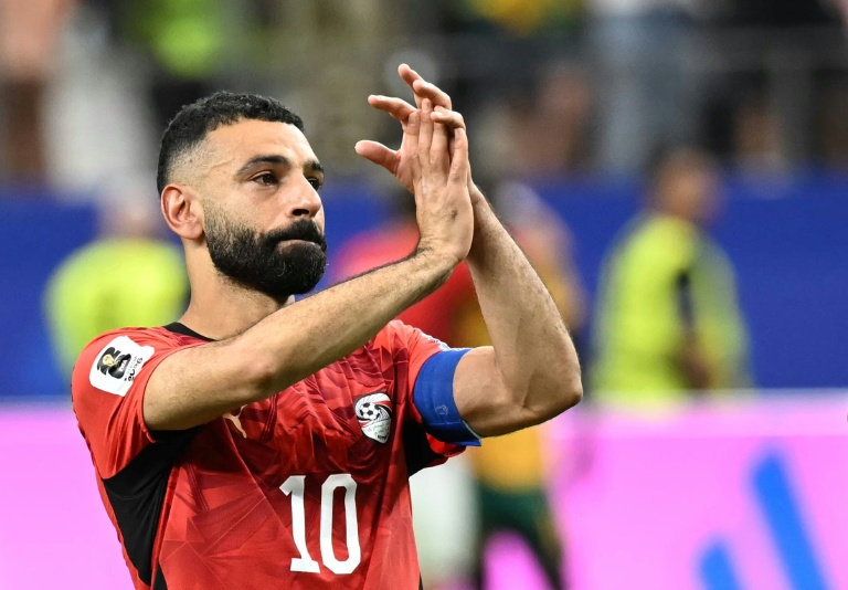 المصري محمد صلاح يحيي الجمهور بعد التأهل إلى ثمن نهائي كأس العالم 2026 لكرة القدم عقب تخطي أستراليا. أرلينغتون، قرب تكساس، في 3 تموز/يوليو 2026 (أ ف ب)
