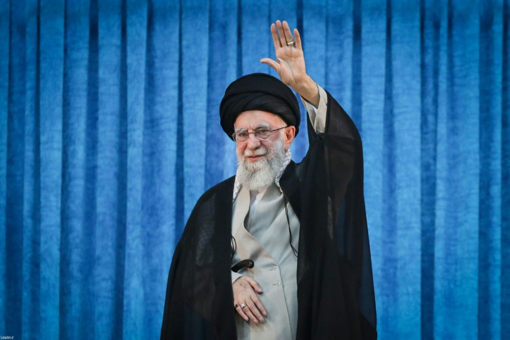 المرشد الأعلى الراحل علي خامنئي في صورة مؤرخة الرابع من حزيران/يونيو 2025 (ا ف ب)