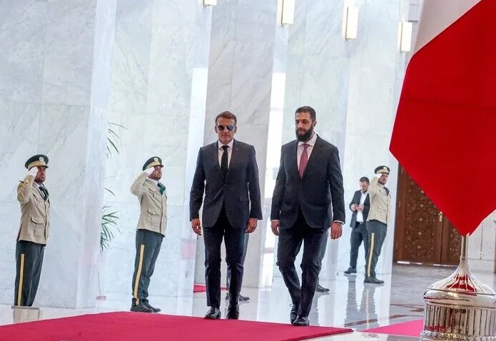 دمشق.. الرئيس السوري يستقبل نظيره الفرنسي في (قصر الشعب) (الأناضول)