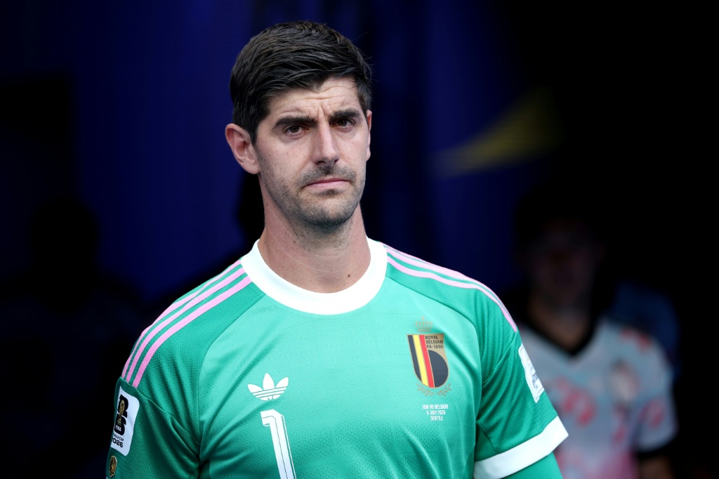 حارس مرمى بلجيكا تيبو كورتوا خلال مباراة الدور ثمن النهائي من كأس العالم في أميركا الشمالية أمام الولايات المتحدة على ملعب سياتل في 6 تموز/يوليو 2026 (ا ف ب)