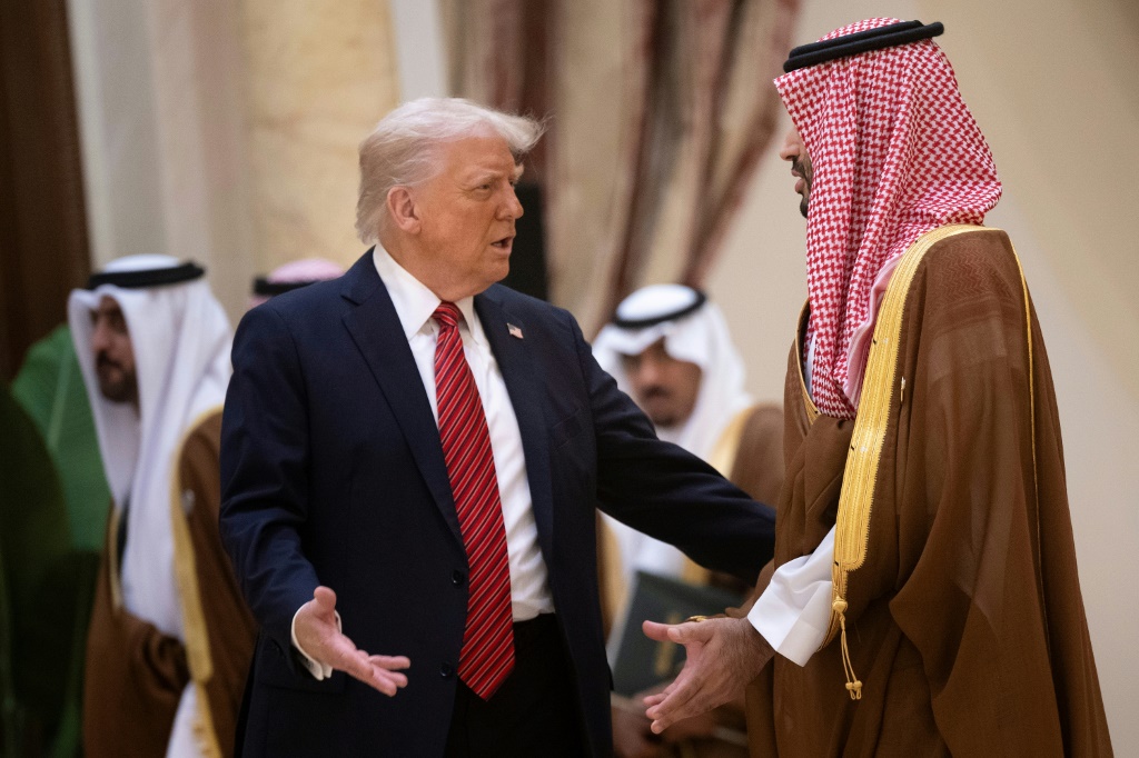 ولي العهد السعودي، الأمير محمد بن سلمان، مع الرئيس الأمريكي، دونالد ترامب (ا ف ب)