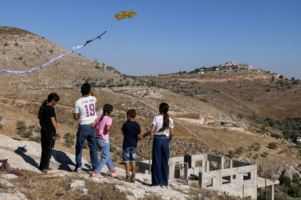 أطفال فلسطينيون خلال مهرجان قرية بورين في الضفة الغربية المحتلة في العاشر من تموز/يوليو 2026 (ا ف ب)