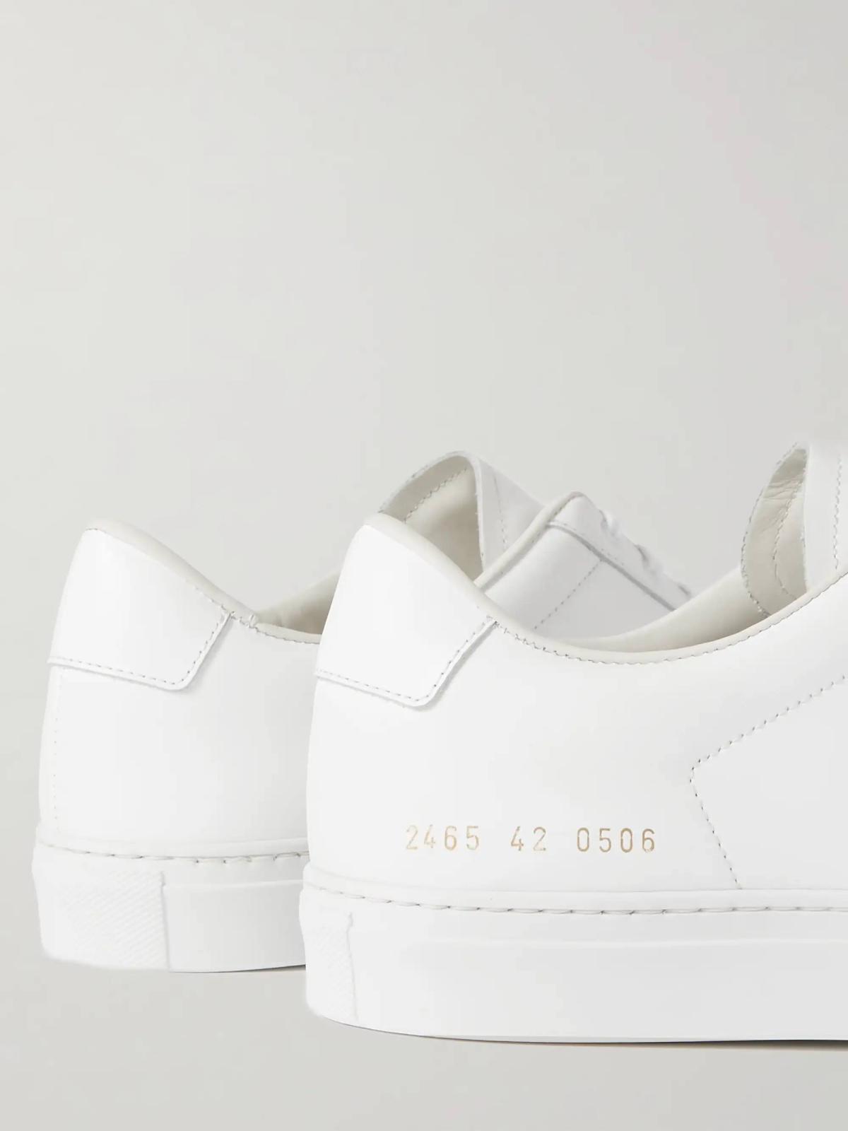 الأرقام الذهبية الشهيرة على كعب حذاء Original Achilles Low.. توقيع سري يغنيك عن صخب الشعارات. - المصدر: Mr Porter