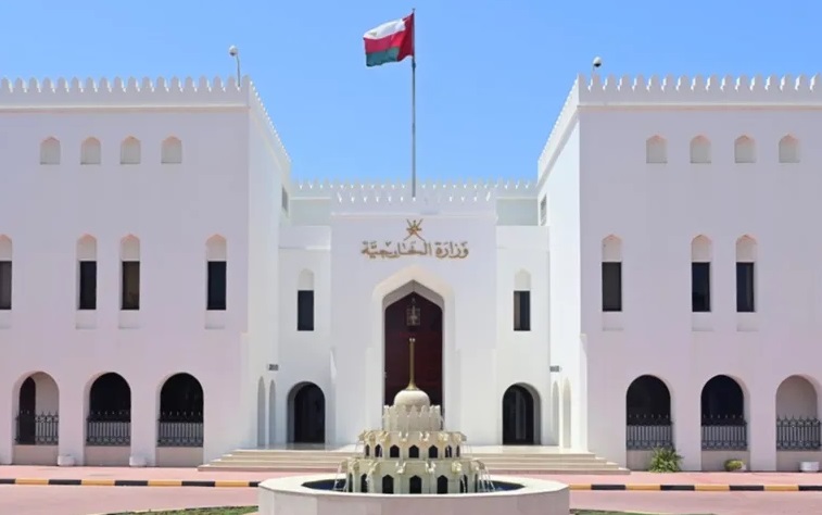عُمان: نواصل التعاون الشفاف مع الأطراف لاستعادة حرية الملاحة بمضيق هرمز (الأناضول)