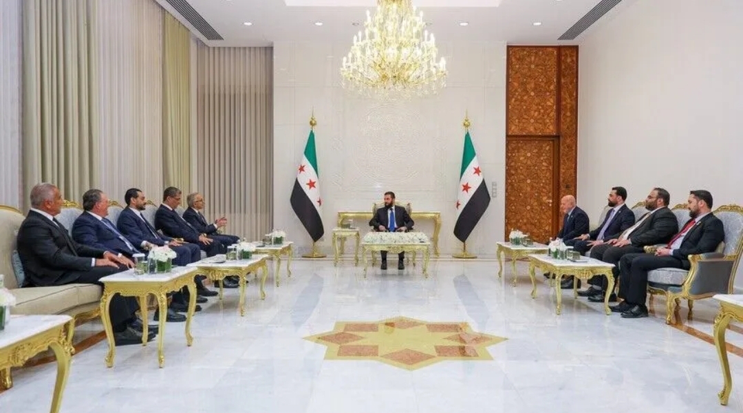 سوريا.. الشرع ووزير الاقتصاد اللبناني يبحثان تعزيز التبادل التجاري (الأناضول)