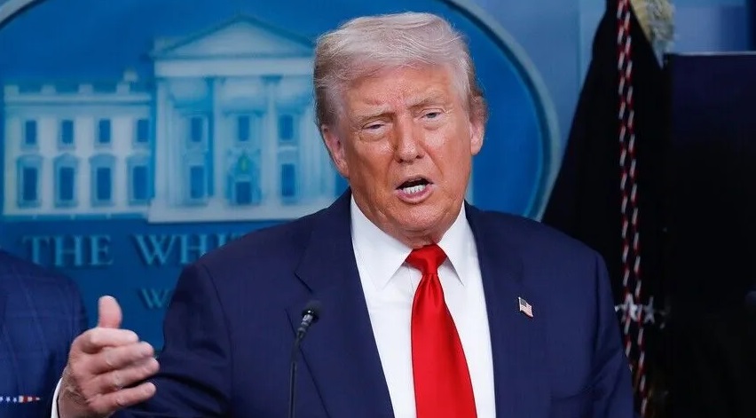 ترامب يتوعد إيران: ستدفع ثمن مقتل كل جندي أمريكي أضعافا (الأناضول)