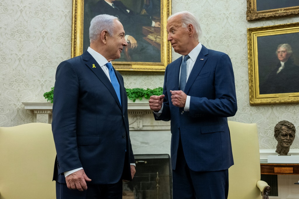 الطريقة التي تدير بها إسرائيل الأعمال العدائية لا تتوافق مع قوانين النزاعات المسلحة، ولا سيما الالتزامات بحماية المدنيين والتمييز بين الأهداف العسكرية والمدنيين أو البنية التحتية المدنية (ا ف ب)