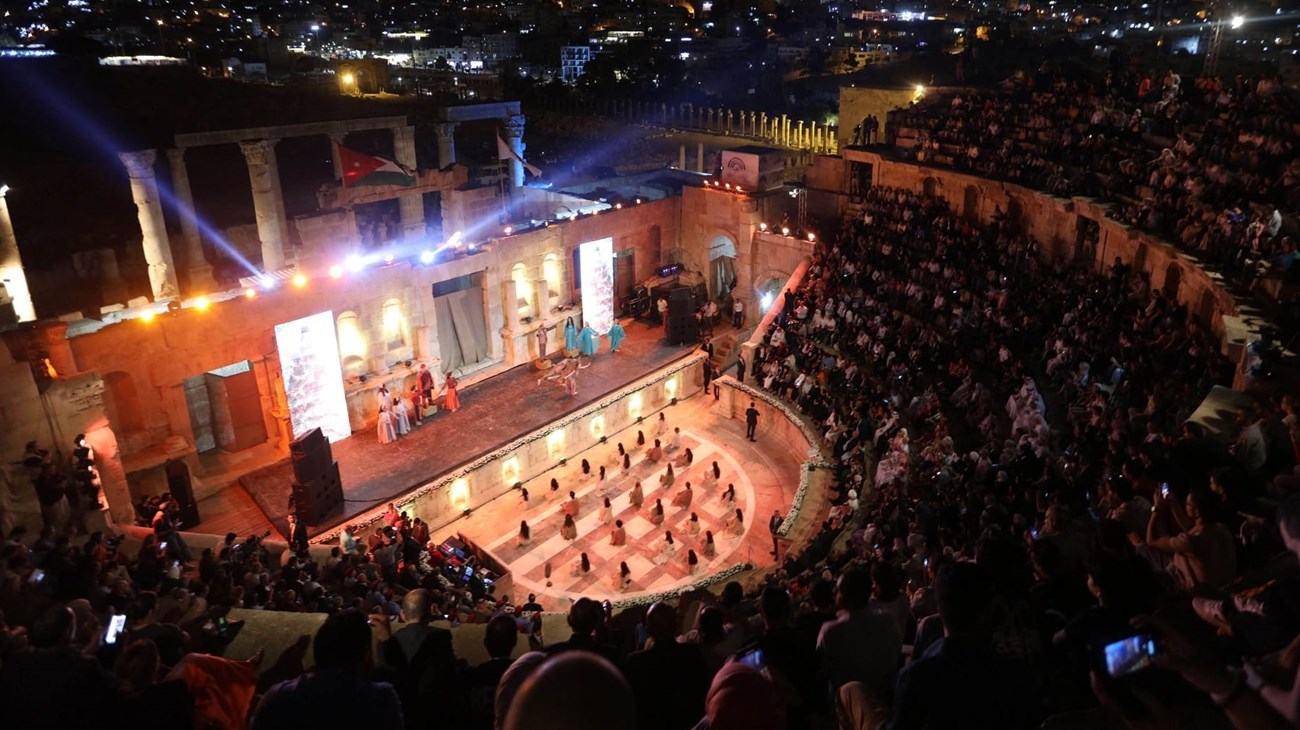 (مهرجان جرش).. 40 عاماً من الثقافة والفنون بإرث يمتد وأجيال تلتقي (زهرة الخليج)