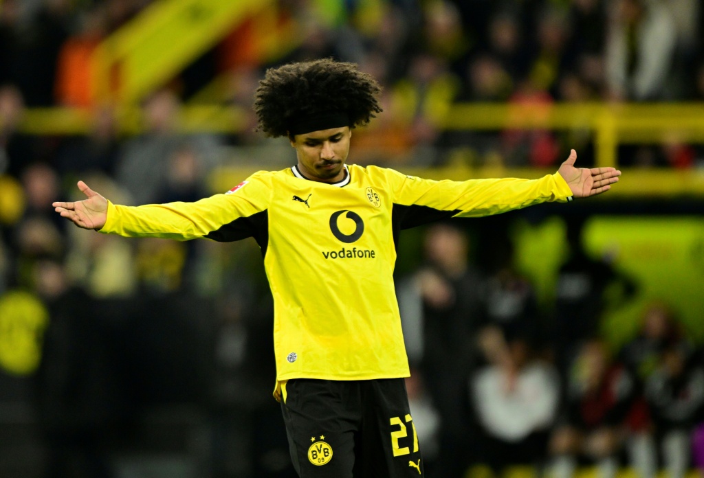 مهاجم بوروسيا دورتموند كريم أديمي خلال المباراة ضد آينتراخت فرانكفورت ضمن منافسات الدوري الألماني في دورتموند بغرب ألمانيا في الثامن من أيار/مايو 2026 (ا ف ب)