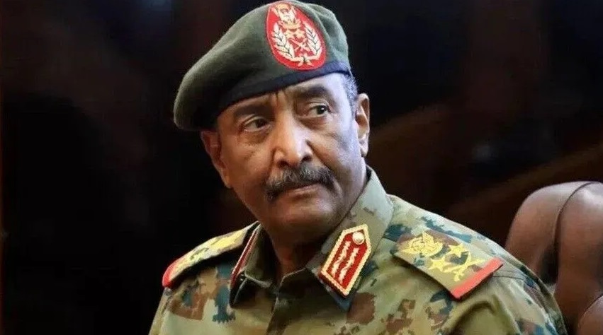 البرهان يتعهد بدحر (الدعم السريع) ومنع تكرار (التجربة القاسية) (الأناضول)