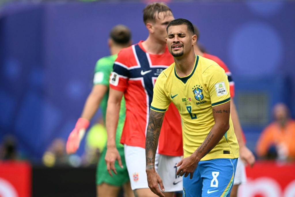 البرازيلي برونو غيمارايس في مواجهة النروج ضمن مونديال 2026 لكرة القدم في الولايات المتحدة. (ا ف ب)