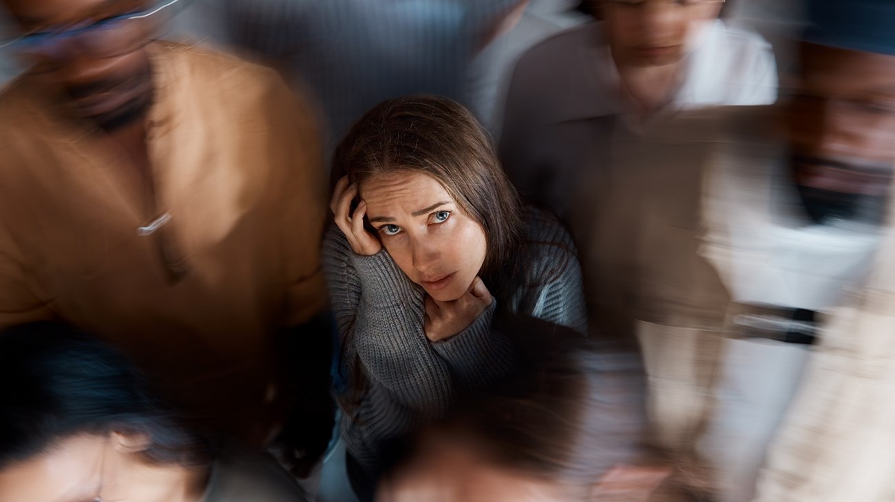 (الإرهاق الاجتماعي) عند النساء.. هل يزداد مع التقدم في العمر؟ (زهرة الخليج)