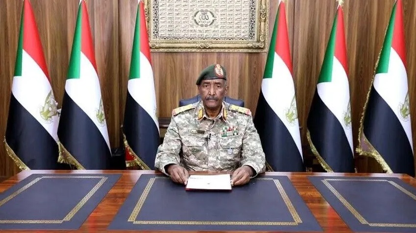 البرهان يتفقد منطقتين في شمال كردفان غداة إعلان الجيش السيطرة عليهما (الأناضول)